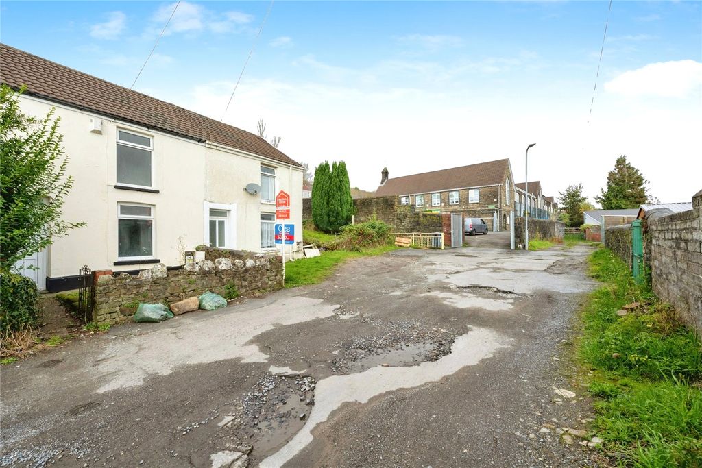 Property photo 2 of 16 Picture No. 17