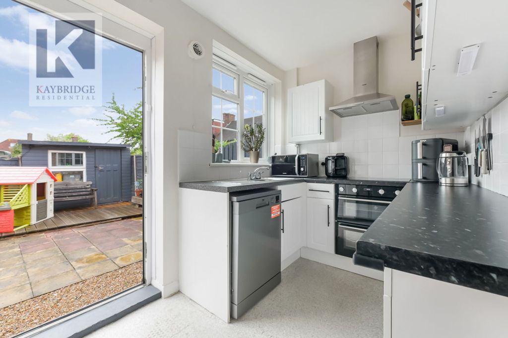 Property photo 3 of 13 Cartmel Gardens, Sm4 6Qn