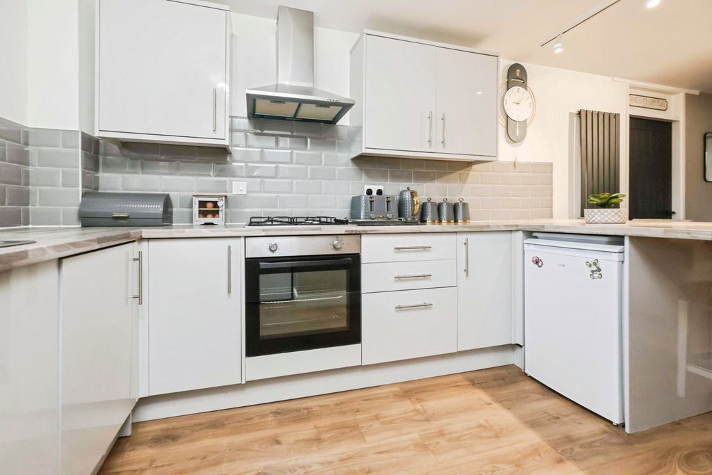 Property photo 2 of 19 Pbox-Img.Jpg