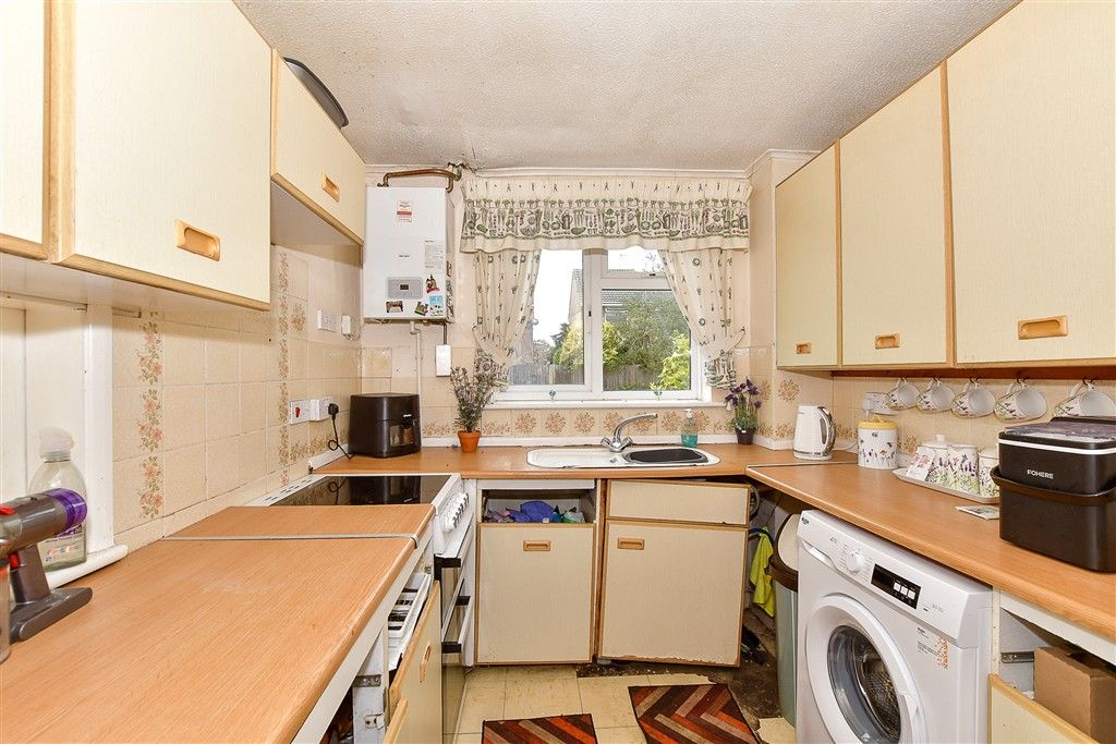 Property photo 3 of 9 Kitchen