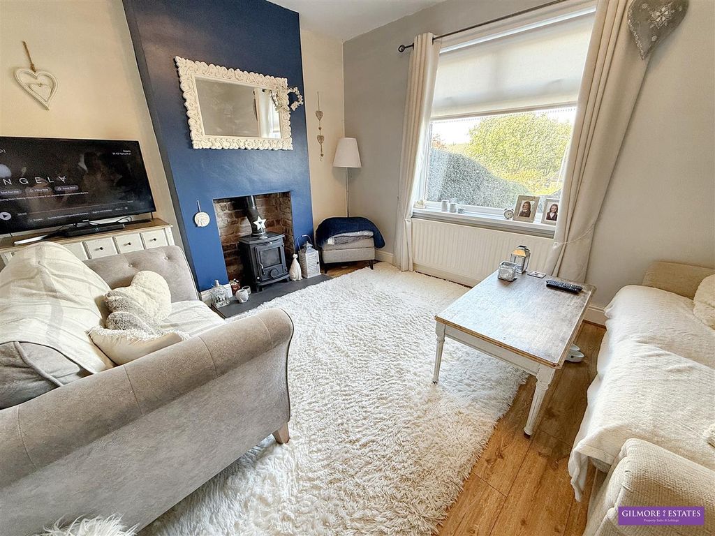 Property photo 2 of 11 Lounge