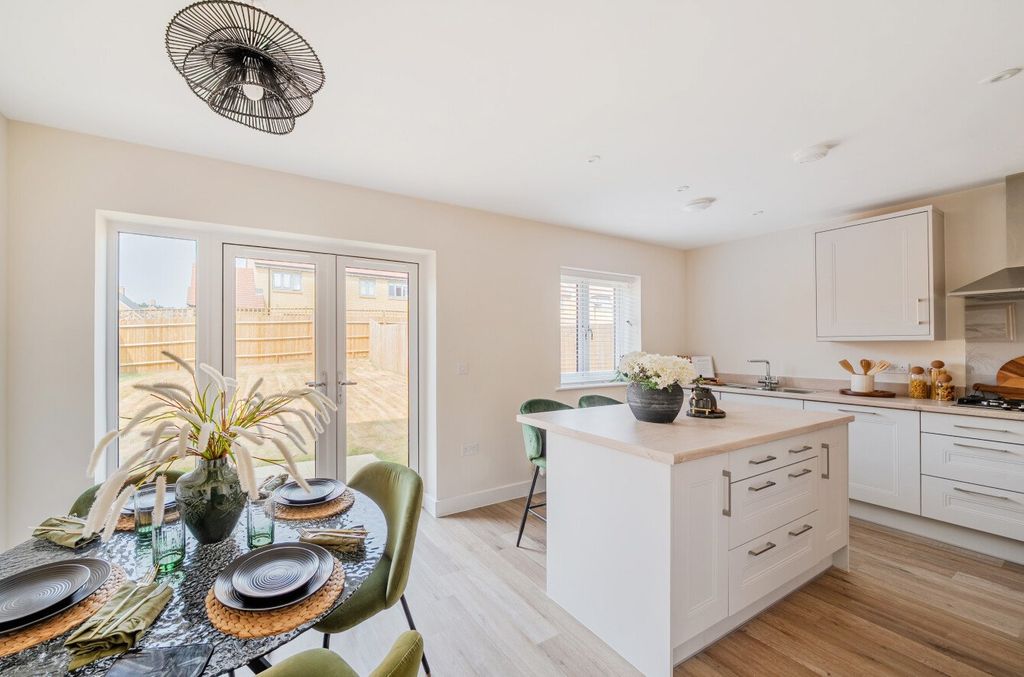 Property photo 1 of 15 1496393-34-6A5Fa2...