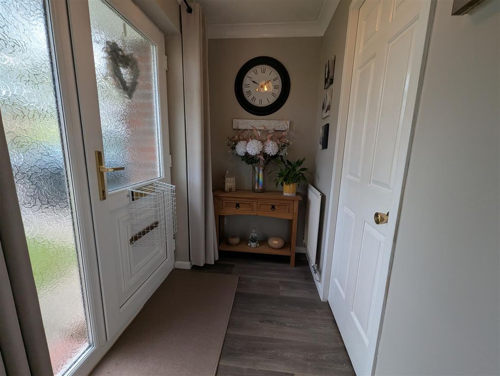 Property photo 2 of 14 Entrance Hall
