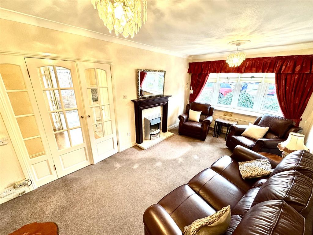 Property photo 3 of 12 Living/Dining Room