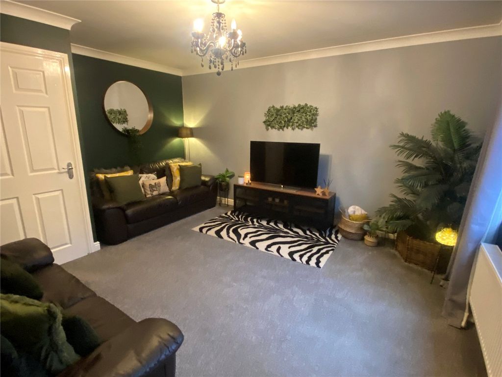 Property photo 2 of 12 Lounge