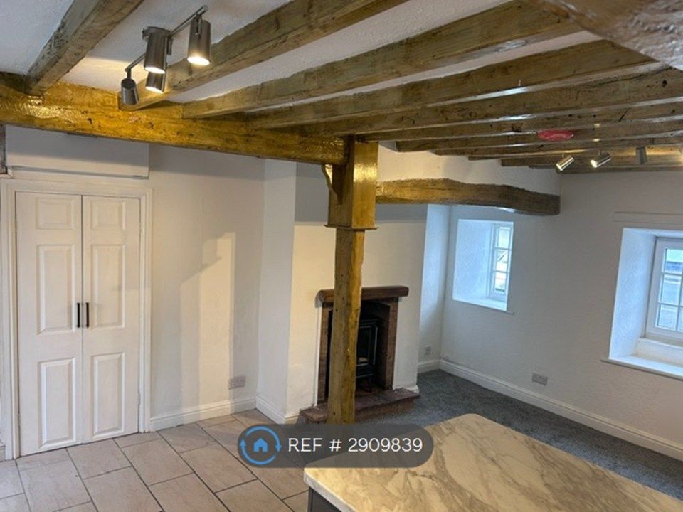 Property photo 3 of 10 Fireplace & Storage Cupboard