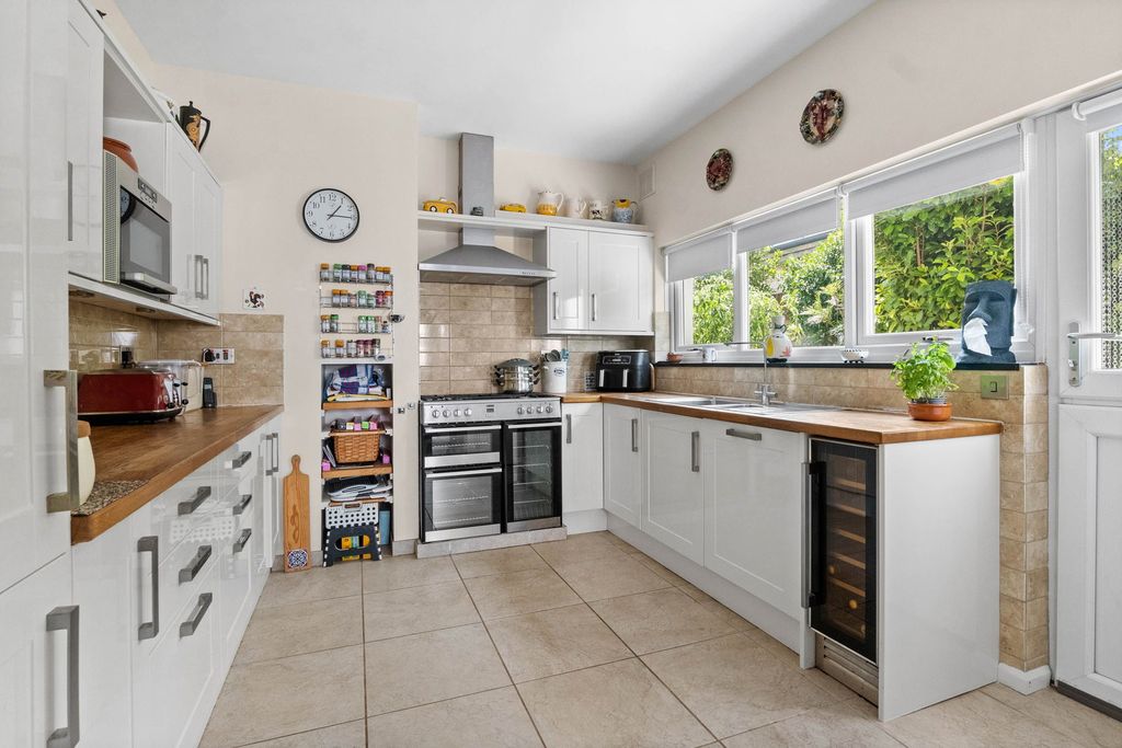 Property photo 2 of 34