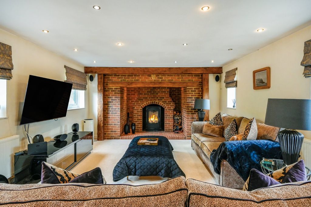 Property photo 3 of 28 Sitting Room