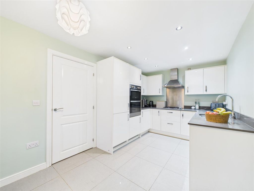 Property photo 3 of 13 Cam03303G0-Pr0248-Still019.Jpg