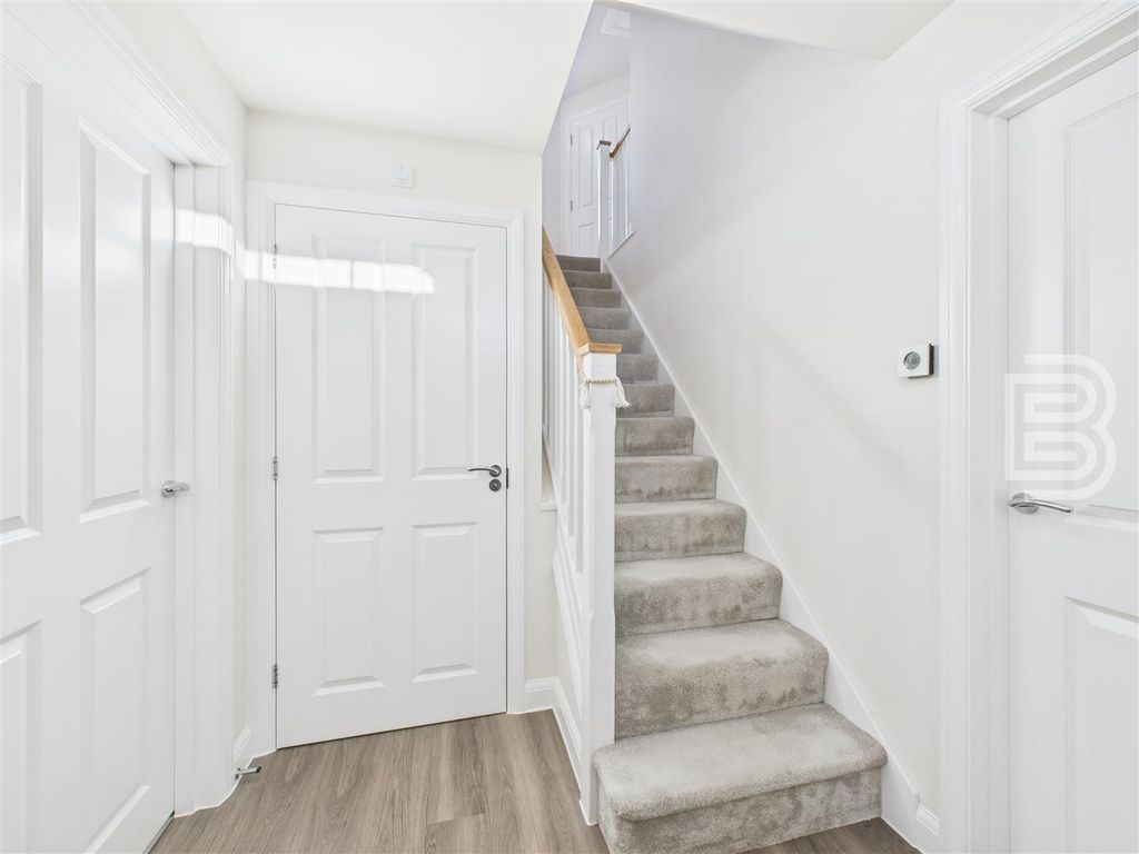 Property photo 3 of 20 Entrance Hall.Jpg