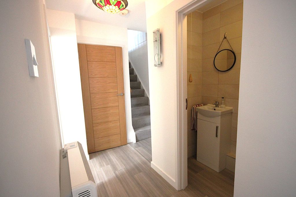Property photo 2 of 21