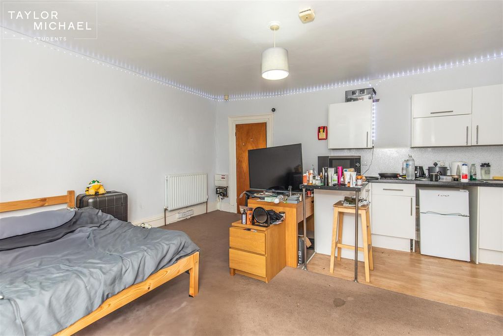 Property photo 1 of 7 Bedroom