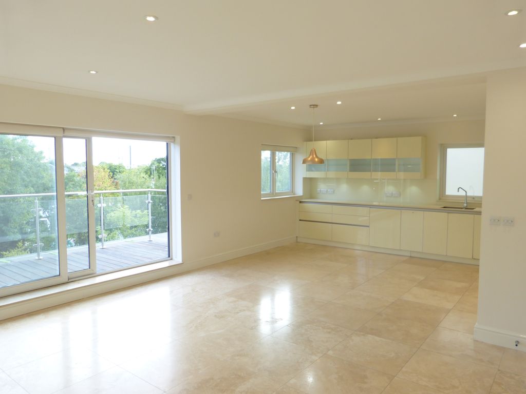 Property photo 3 of 16 Gallery