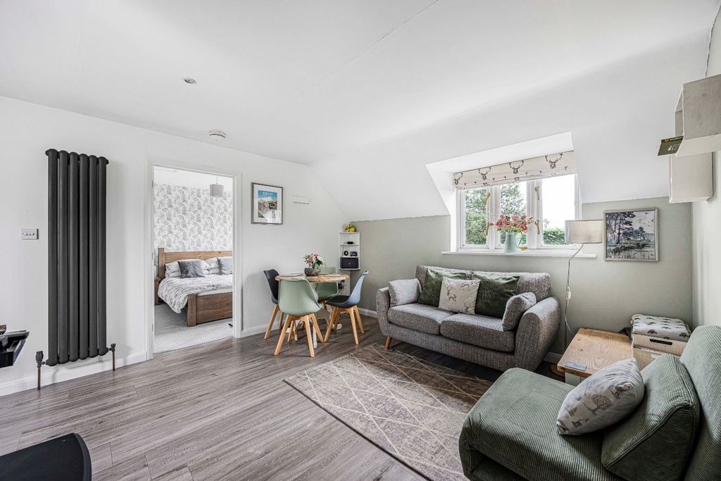 Property photo 2 of 9 Sitting Room