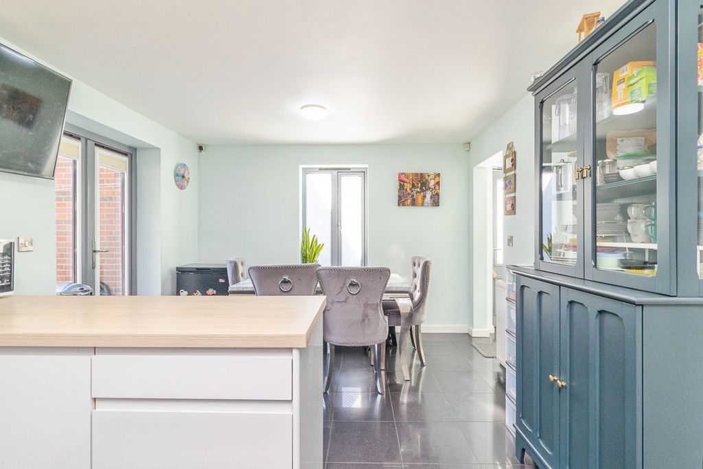 Property photo 3 of 20 Pbox-Img.Jpg