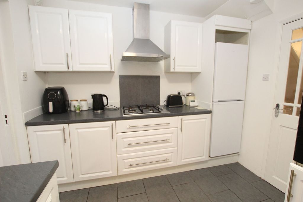 Property photo 3 of 23