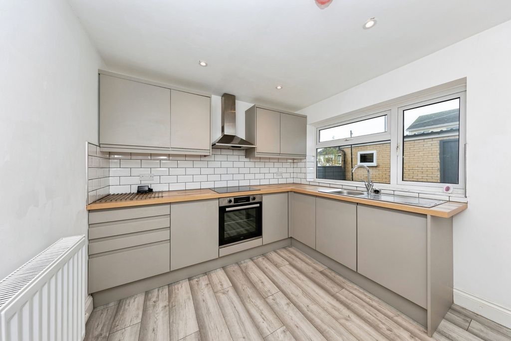 Property photo 3 of 16 Photo