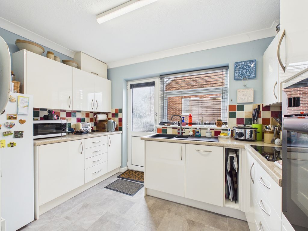 Property photo 2 of 17 Kitchen