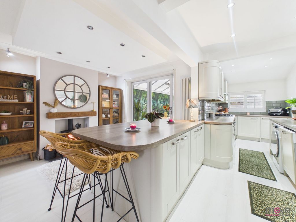 Property photo 2 of 28