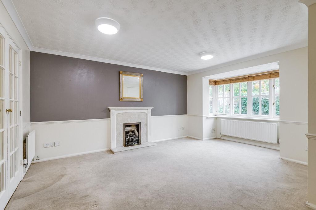 Property photo 2 of 20 Living Room