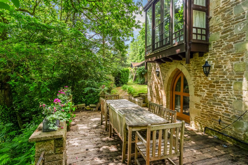 Property photo 2 of 20