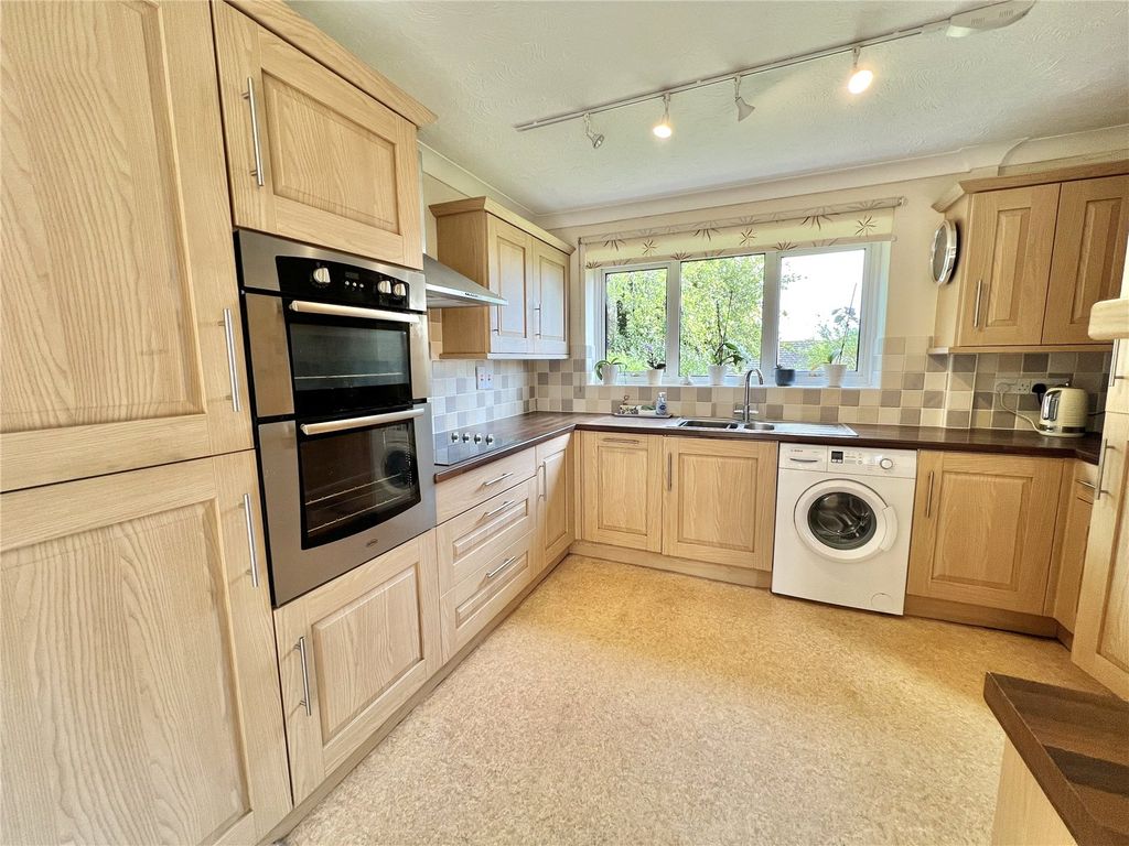 Property photo 3 of 19 Picture No. 12