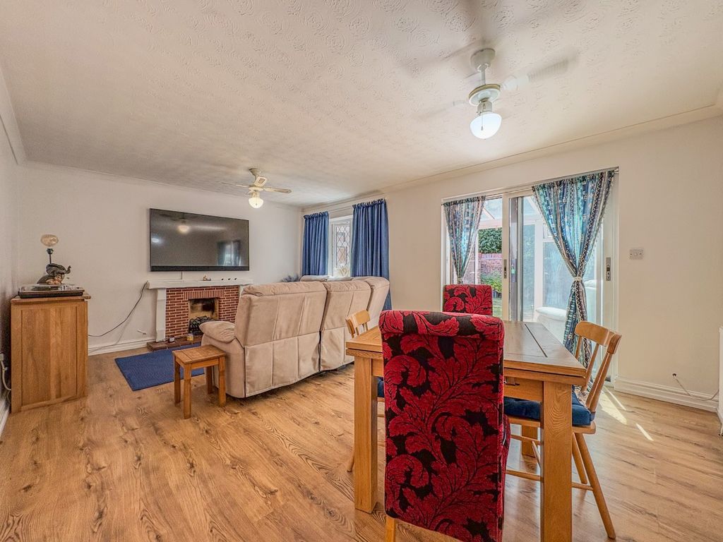 Property photo 2 of 25 5279923