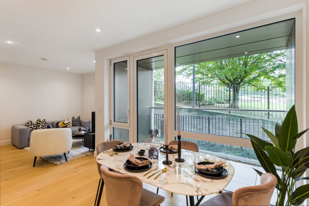 Property photo 3 of 11 99050_Flat 1 Wrest House 27 Inglis Way  (4).Jpg