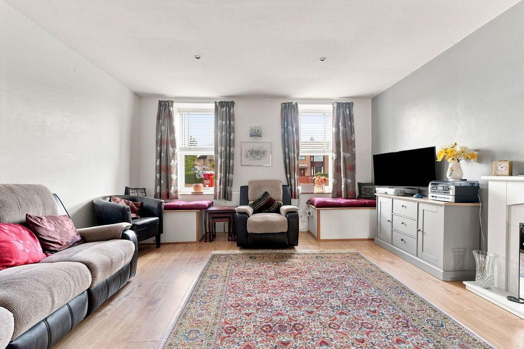Property photo 2 of 43