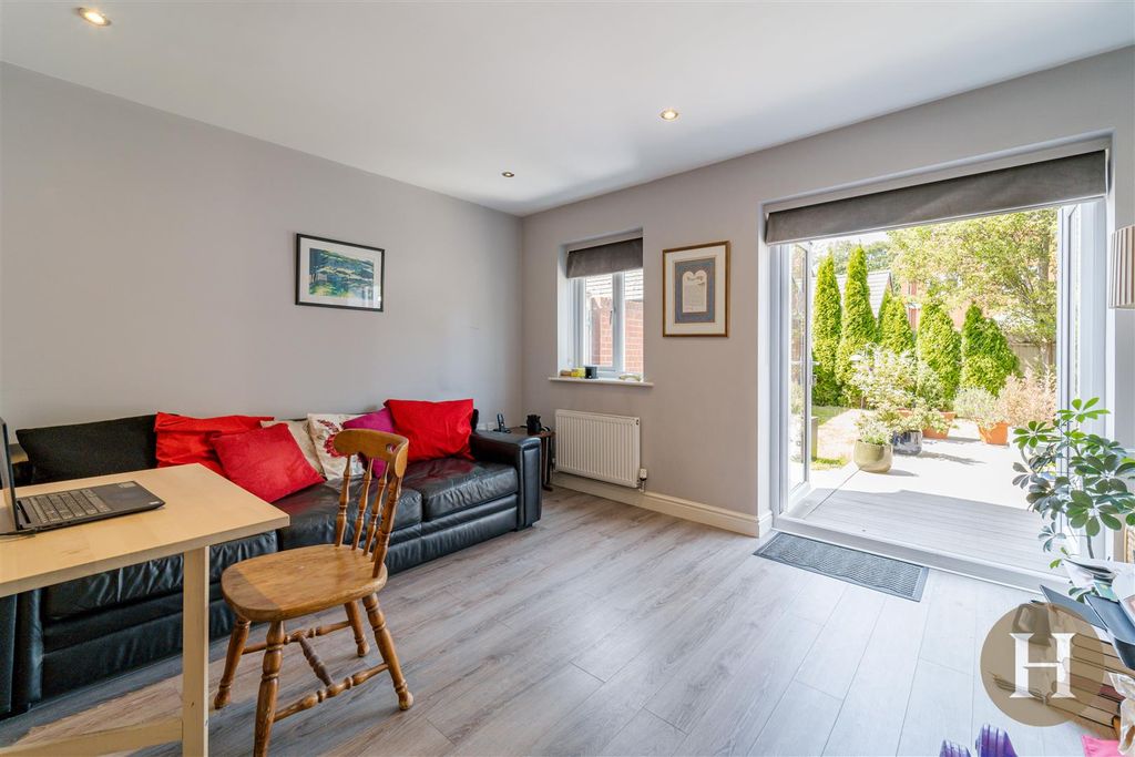 Property photo 3 of 21 Hadleigh Estate Agents-6.Jpg