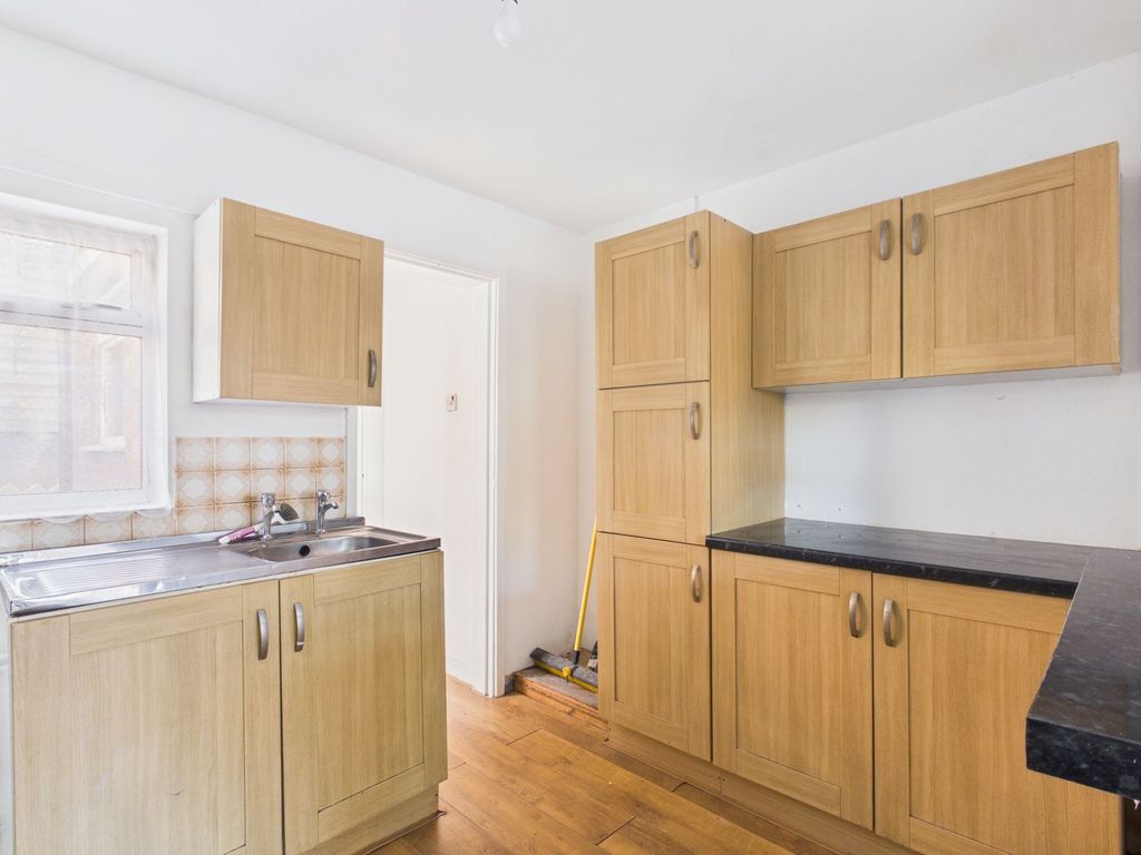 Property photo 2 of 8 Kitchen