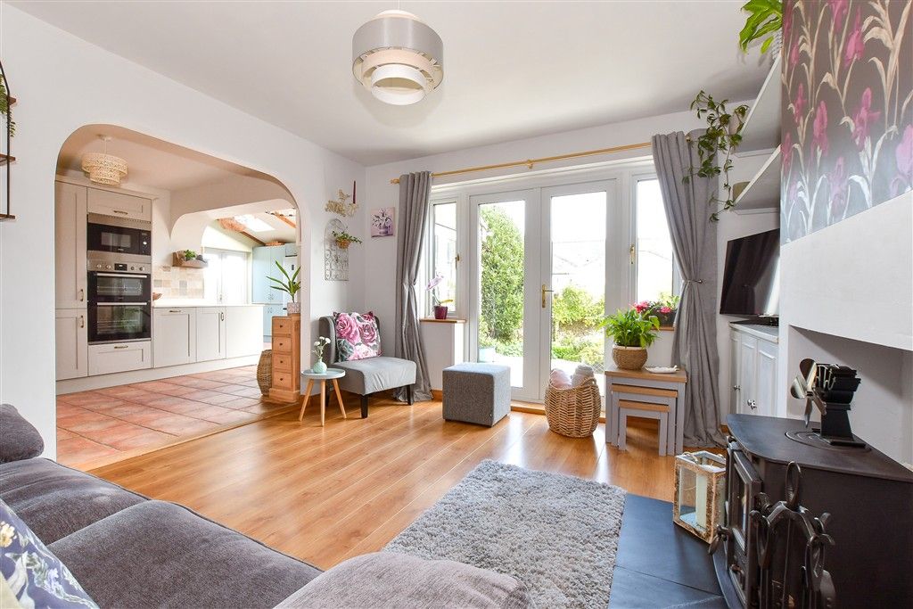 Property photo 3 of 19 Lounge