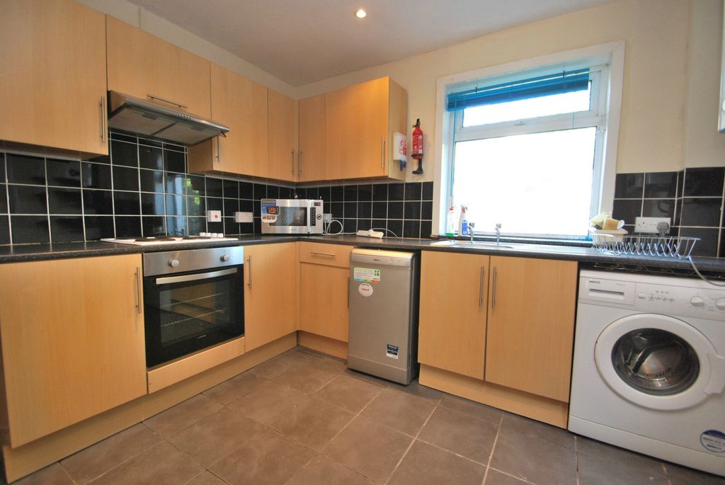 Property photo 3 of 12 Photo 9