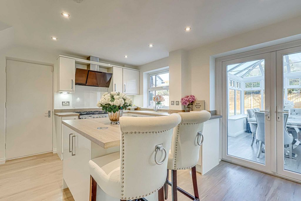 Property photo 2 of 30