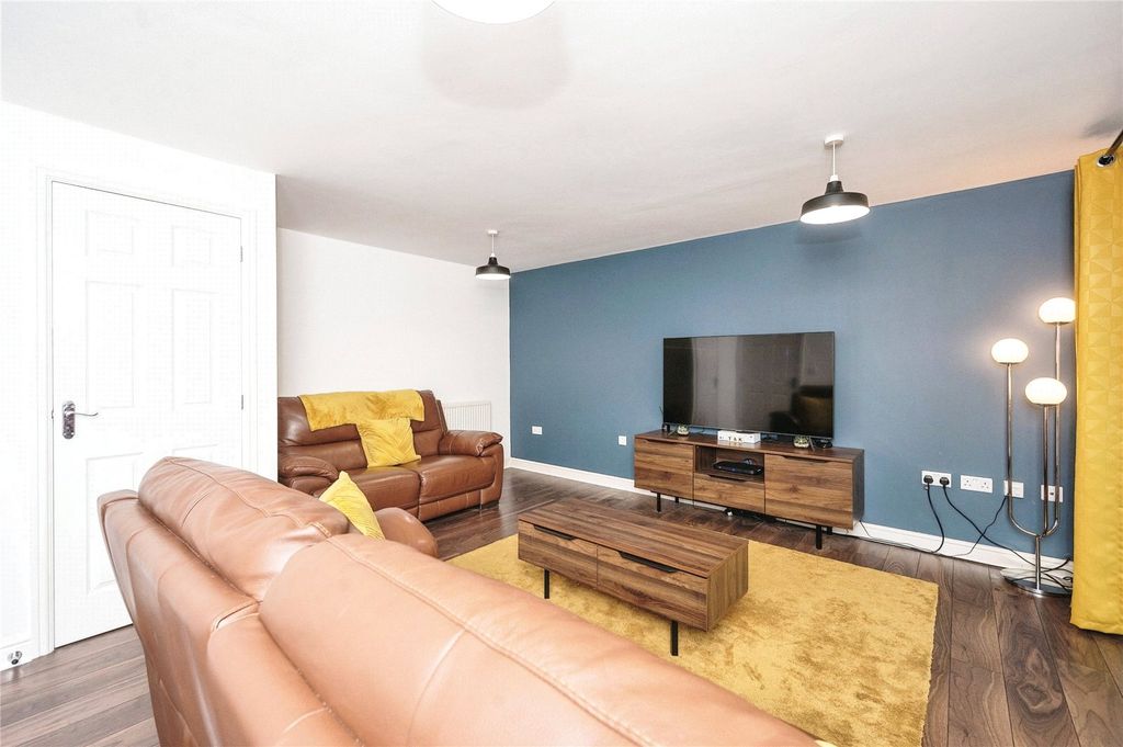 Property photo 3 of 16 Lliving Room