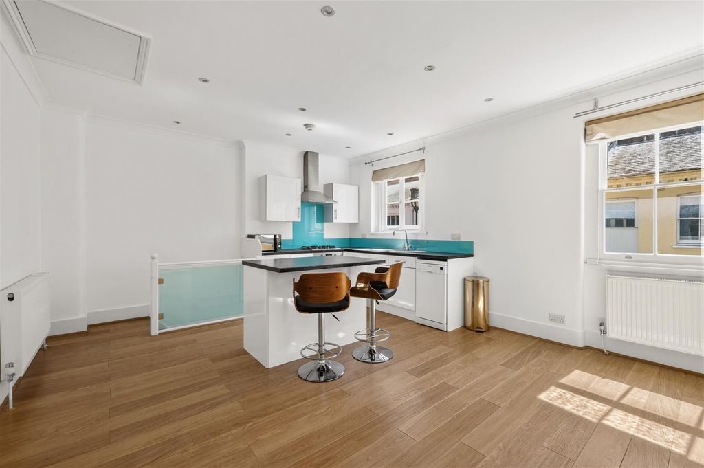 Property photo 2 of 8 Petersham Mews-2.Jpg