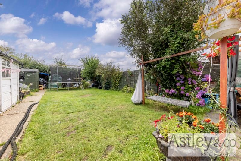 Property photo 2 of 11 Garden