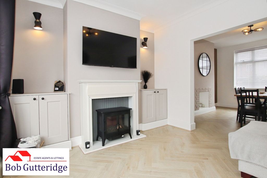 Property photo 3 of 29 Bay Fronted Lounge