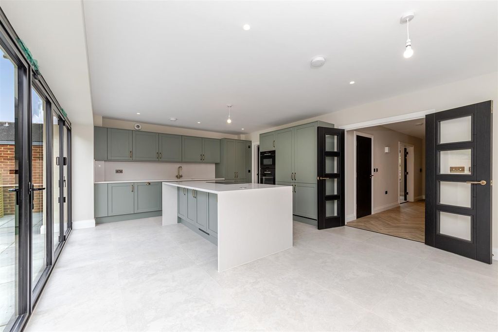 Property photo 2 of 49 Silverwoodsaug26-29.Jpg