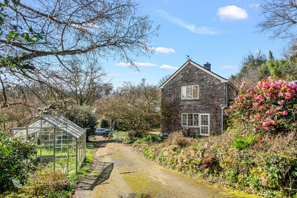 Property photo 1 of 18