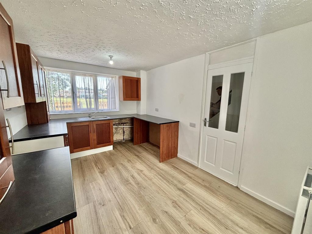 Property photo 3 of 8 Kitch 205.Jpg