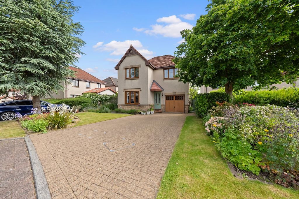 Property photo 1 of 42