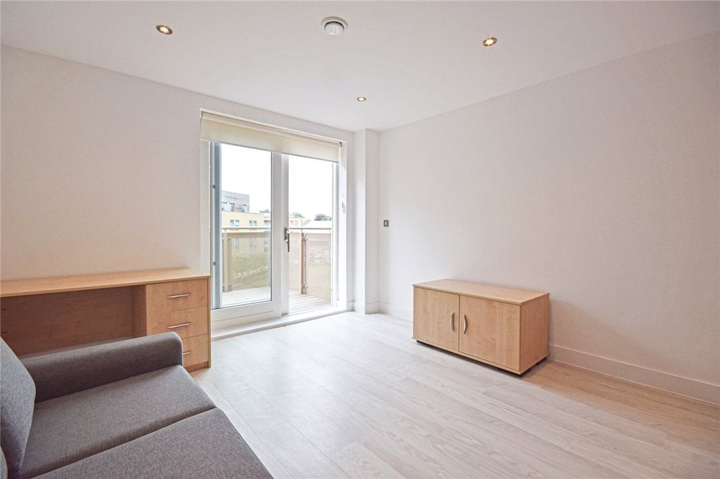 Property photo 3 of 8 Picture No. 15