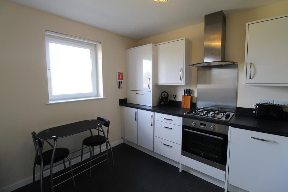 Property photo 3 of 10 Kitchen 1