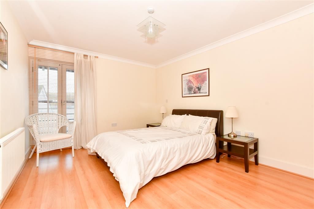 Property photo 1 of 11 Bedroom 1