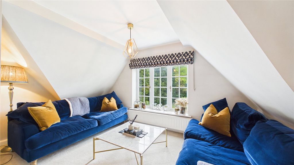 Property photo 3 of 12 Picture 3