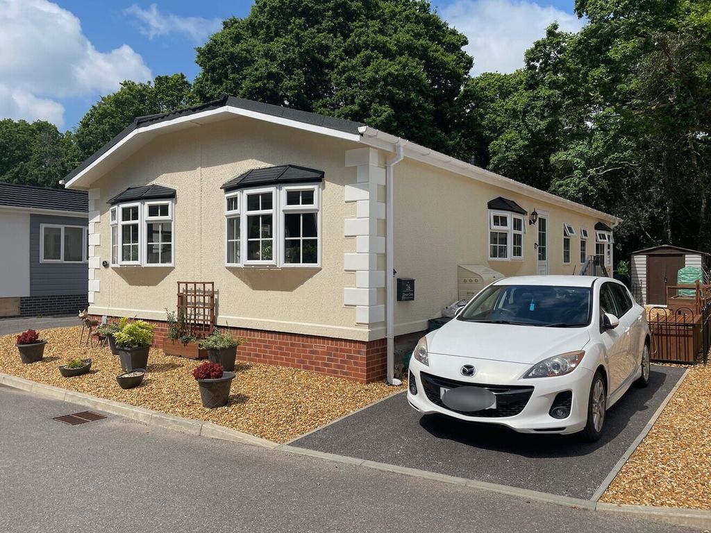 Property photo 1 of 25 Parking