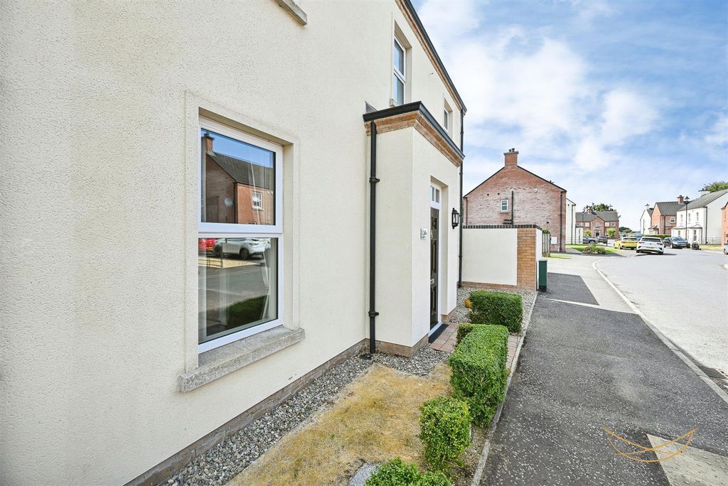 Property photo 2 of 34 Dhp-13.Jpg