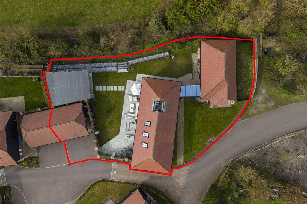 Property photo 2 of 32