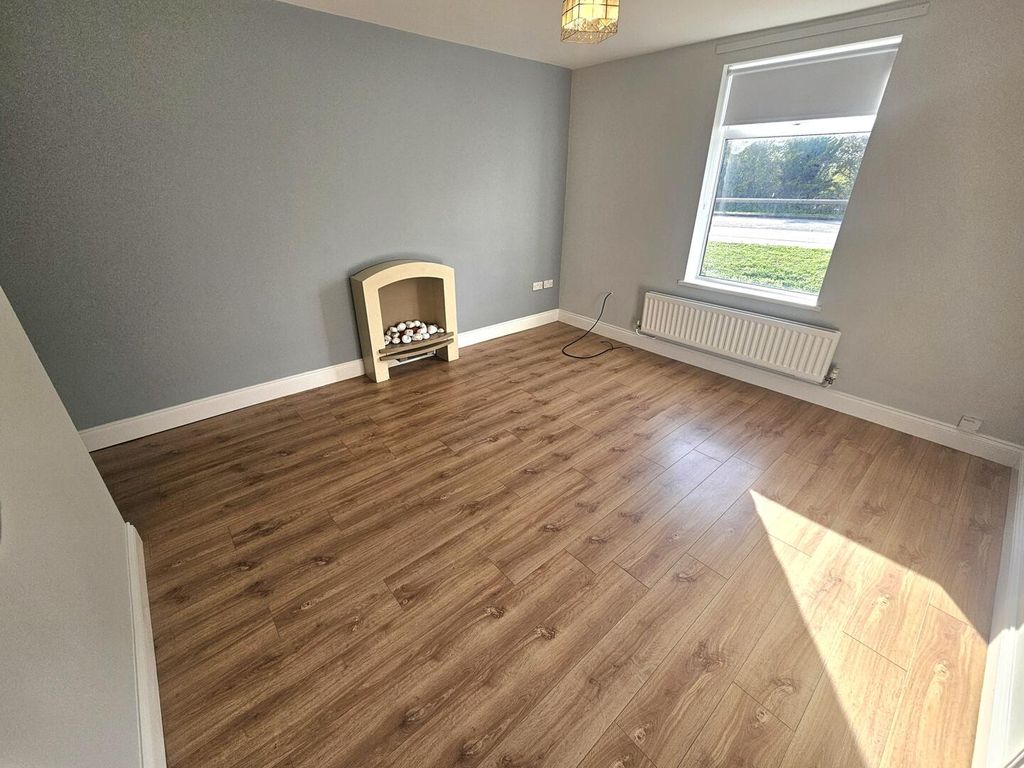 Property photo 2 of 10 Living Room